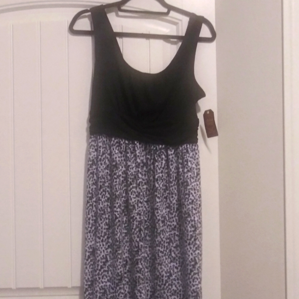 New With Tags Black White Cool Comfy Animal Print Dress (L-XL)